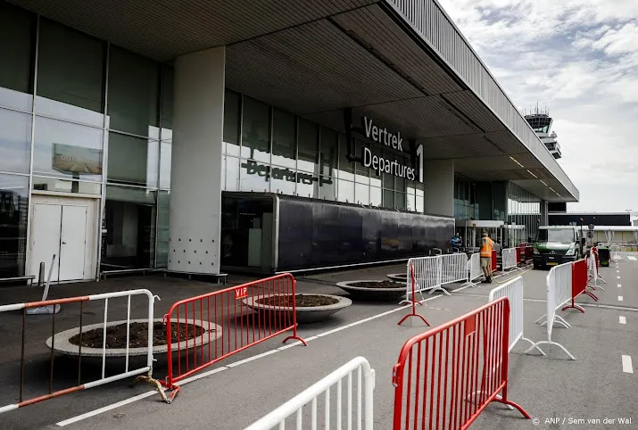 reizigersaantallen schiphol nog lang niet op pre coronaniveau