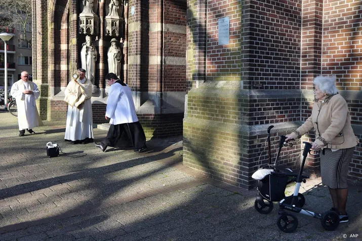 religieuze diensten starten langzaam weer op