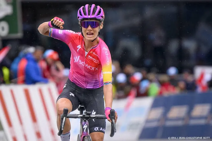 renster moolman pasio wint ronde van romandie slotrit voor lach