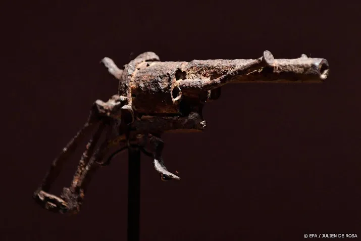 revolver van van gogh verkocht voor 162 000