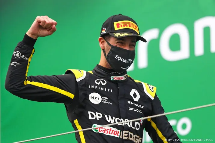 ricciardo gaat duitse tatoeage uitzoeken voor teambaas renault