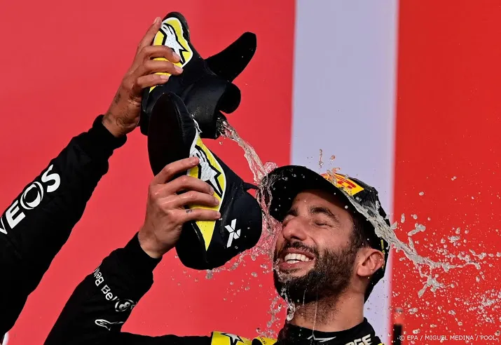 ricciardo geen nieuwe tatoeage wel een shoey
