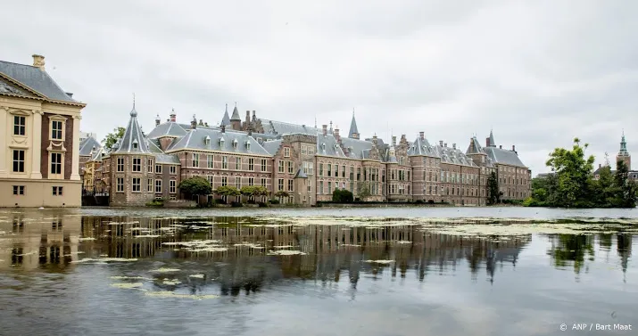 rijk en kamer ruzien over rekening renovatie
