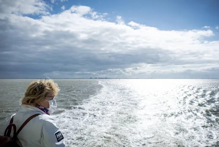 rijk moet stoppen met vergunningen die waddenzee schaden