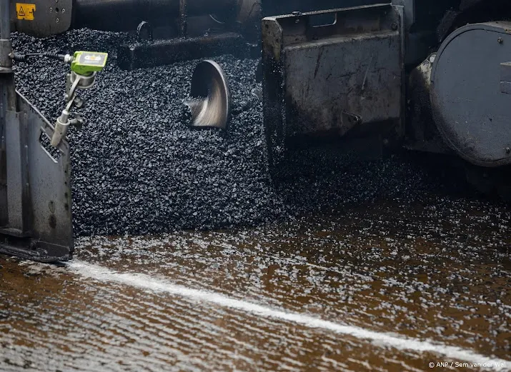 rijkswaterstaat laat bam groot onderhoud doen aan a1 en a10