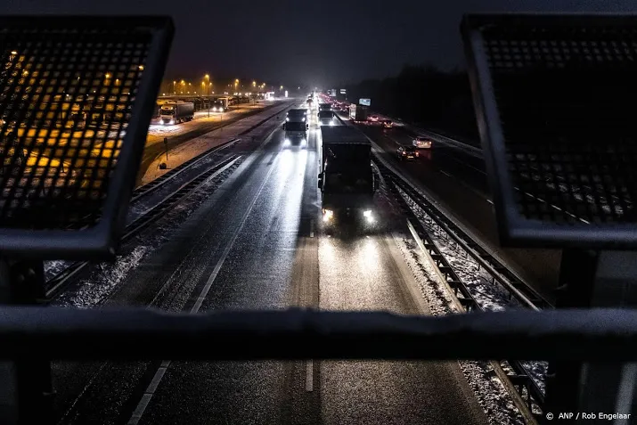 rijkswaterstaat stel waar mogelijk reis uit om gladheid