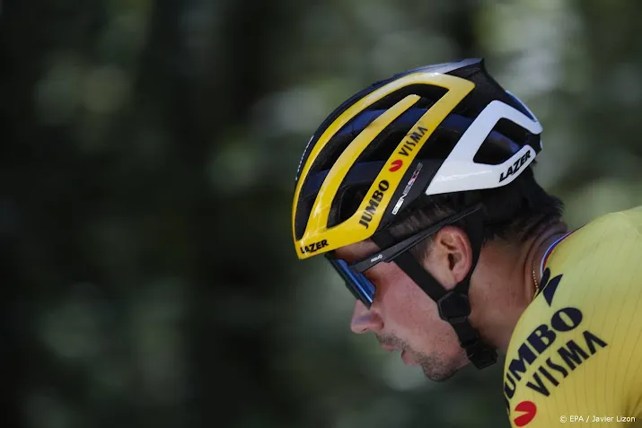 ritzege en leiderstrui voor roglic in vuelta