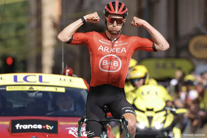 ritzege vauquelin in tour de france pogacar pakt gele trui