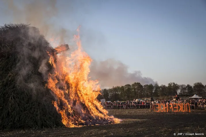 rivm verwacht zaterdag en zondag smog door paasvuren