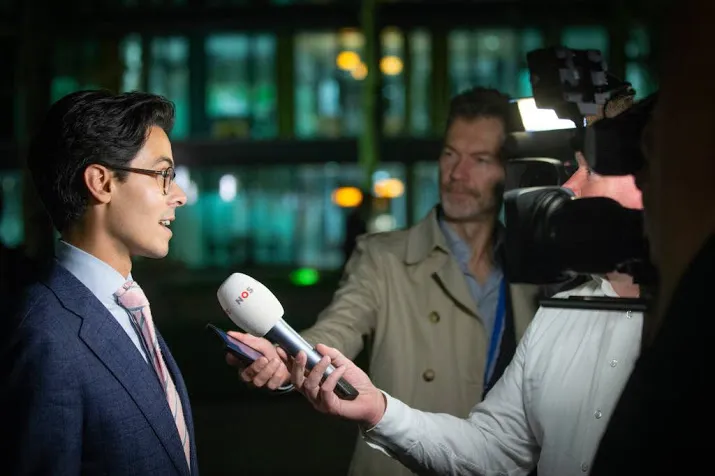 robot jetten reageert met grap op bijnaam