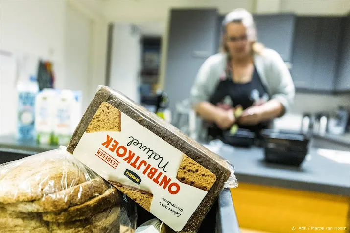 rode kruis blij met extra geld voor schoolmaaltijden nood is hoog
