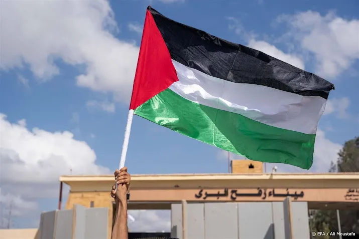 rode kruis heeft 60 ton hulpgoederen paraat staan bij grens gaza