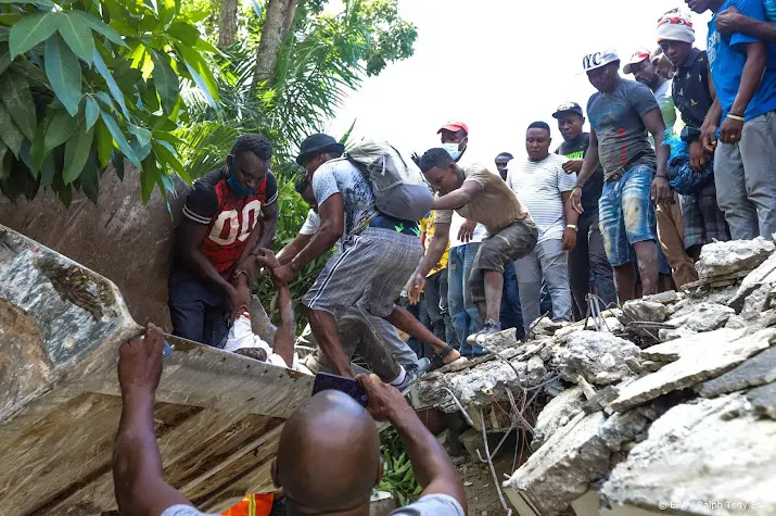 rode kruis in actie voor slachtoffers aardbeving haiti