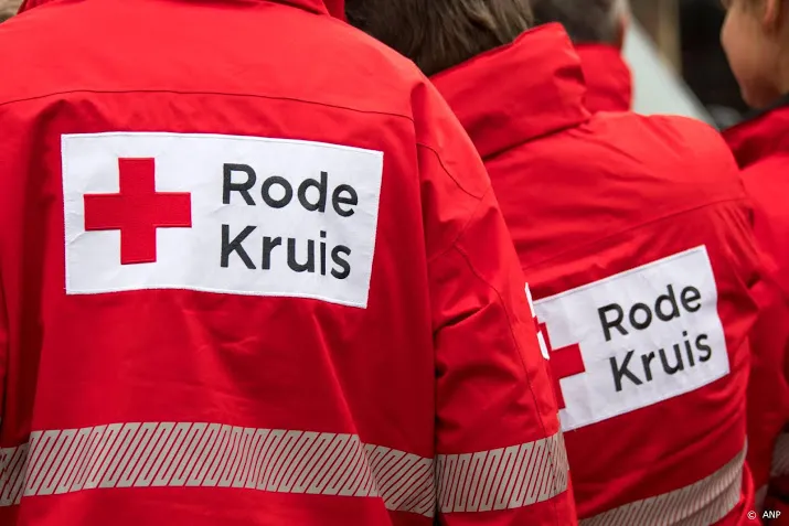 rode kruis in actie voor voedselhulp tijdens coronacrisis