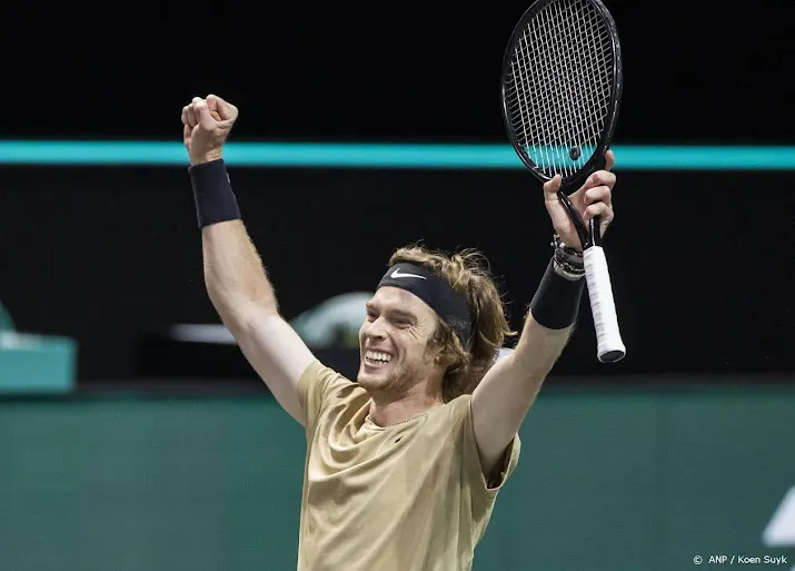 roeblev zet rusland op voorsprong in daviscup finals