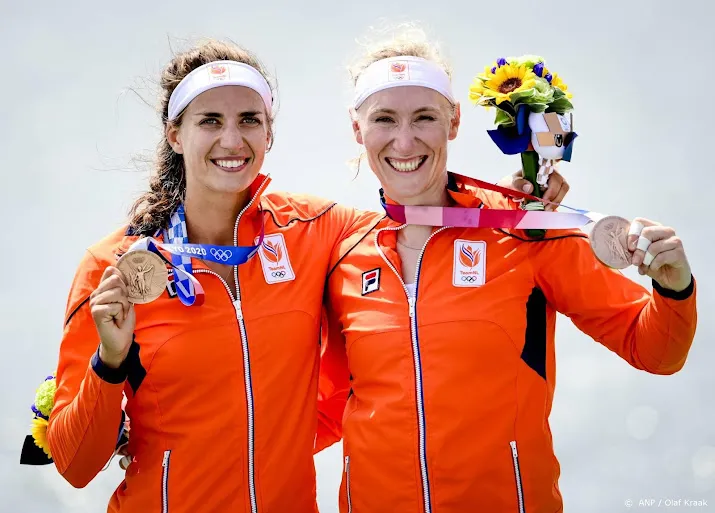 roeisters de jong en scheenaard na brons bedreven in hordelopen