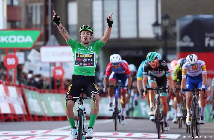 roglic wint tiende etappe in vuelta en neemt leiderstrui over