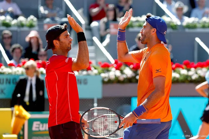rojer met tecau naar derde ronde in parijs