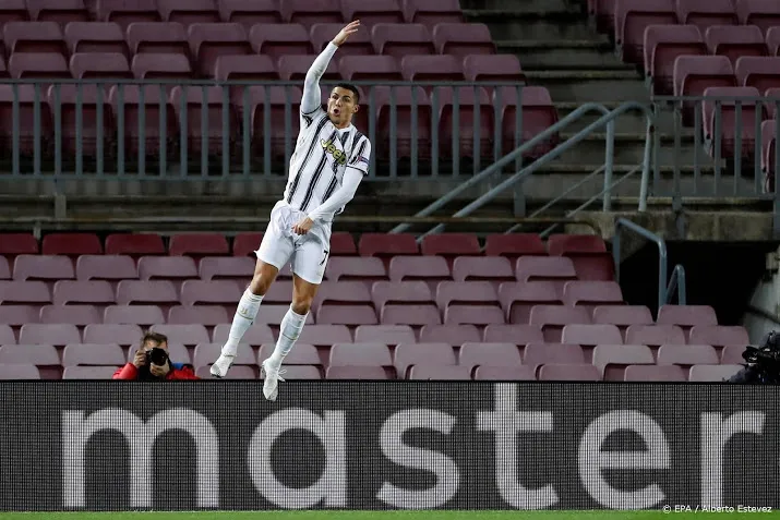 ronaldo helpt juventus aan winst op barcelona en aan groepszege