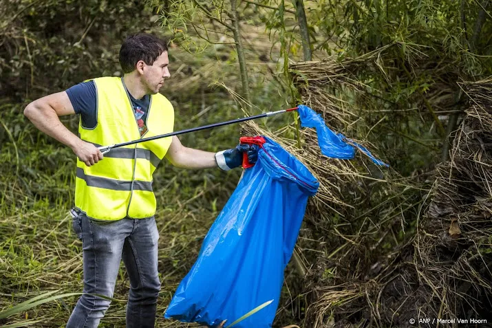 rond de 1500 vrijwilligers gaan de maasoevers schoonmaken