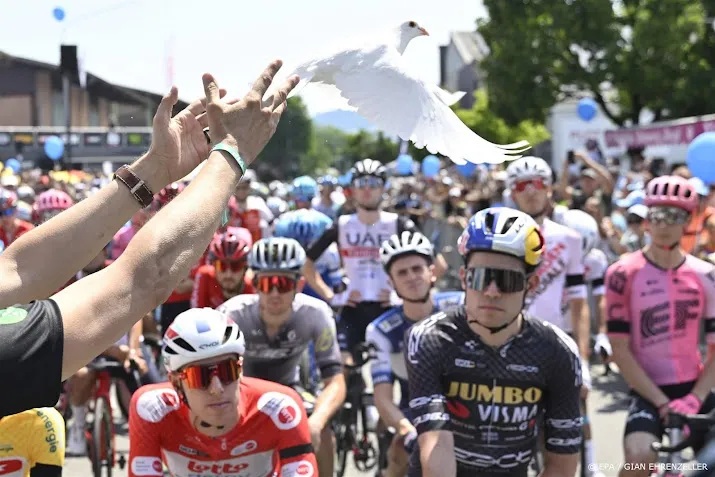ronde van zwitserland van start met minuut stilte voor mader