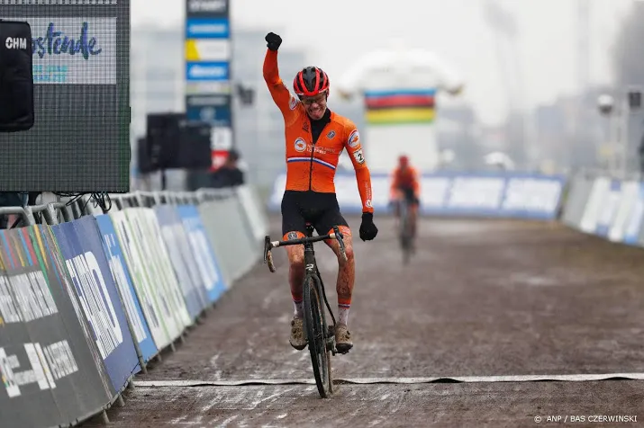 ronhaar pakt wereldtitel veldrijden bij beloften