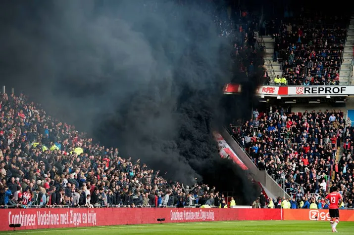rookbomgooiers psv ajax krijgen taakstraf