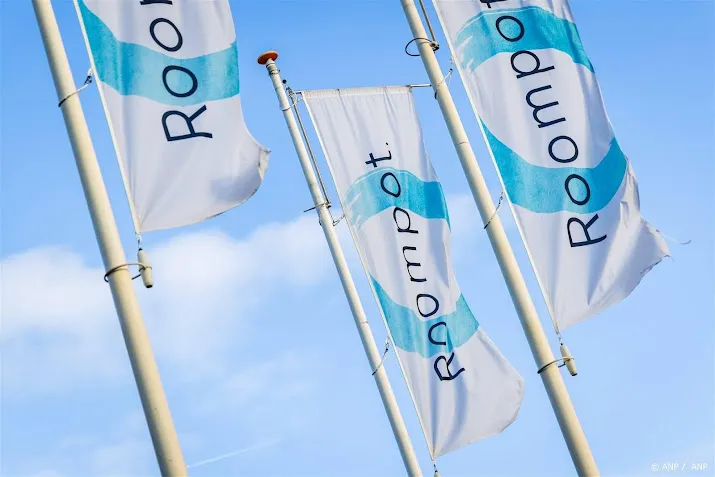 roompot en landal voegen kantoren samen en schrappen banen