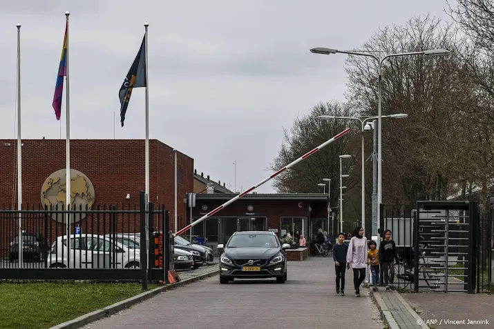 roosendaal stuurt bus om asielzoekers ter apel op te halen