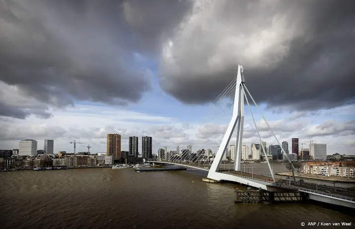 rotterdam decor van protest tijdens politiestaking