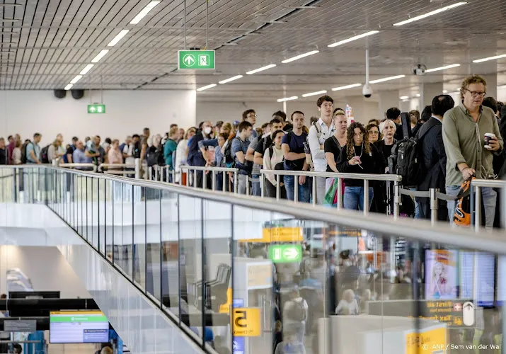 rotterdam en eindhoven kunnen amper schipholvluchten overnemen