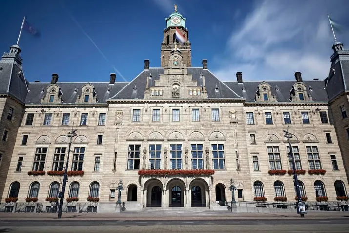 rotterdam pakt huwelijkse gevangenschap aan