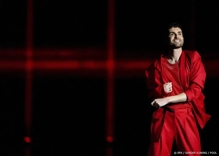 rotterdam steunt met corona besmette duncan laurence