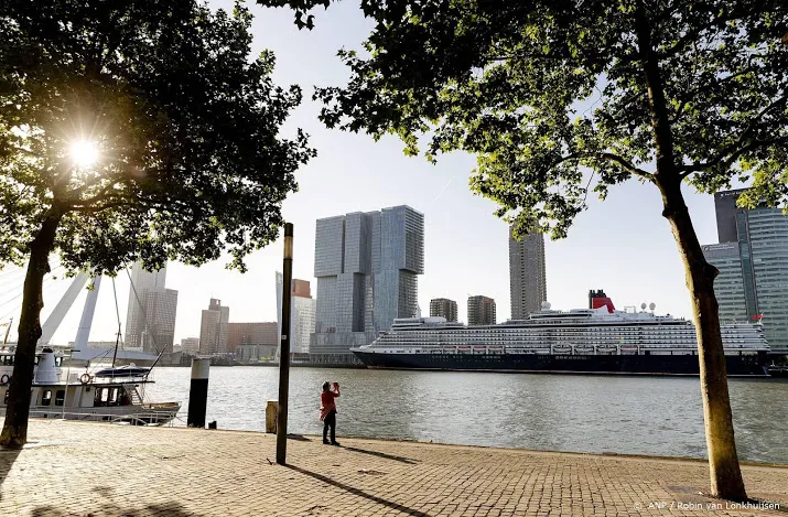 rotterdam streeft amsterdam economisch voorbij