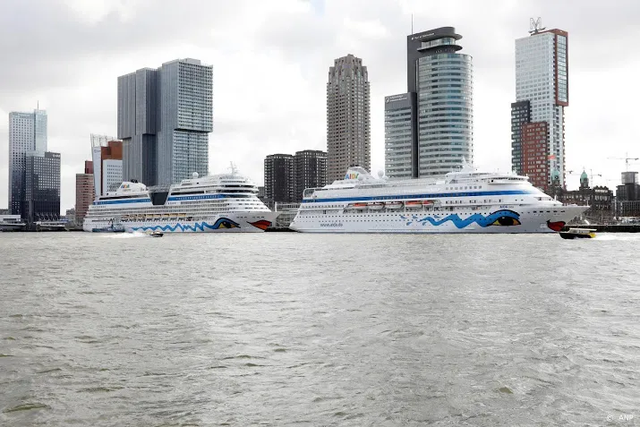 rotterdam zet veel oude gebouwen om naar woningen