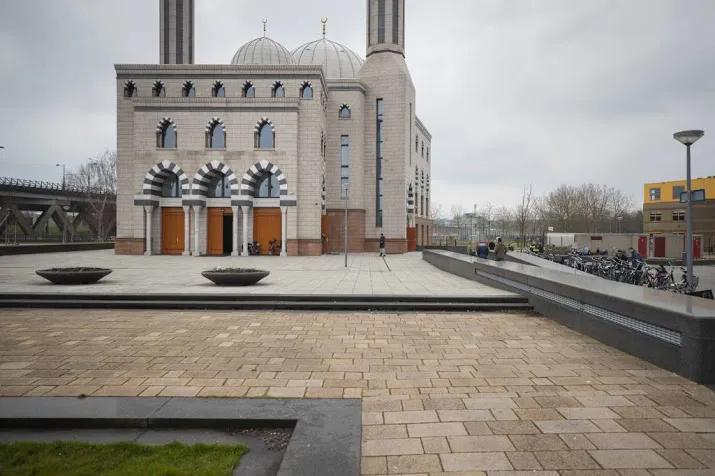 rotterdamse essalam moskee blijft open