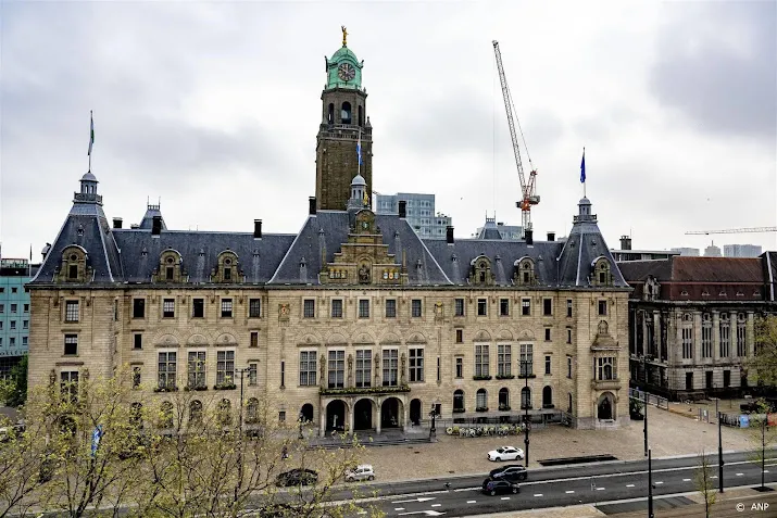 rotterdamse politiek geeft leerlingen zegen voor verlof huldiging