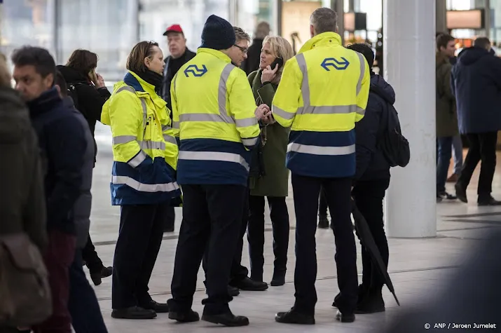 rover ns schoot tekort bij informatievoorziening gestrande trein