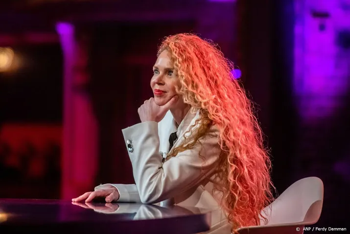 roxane van iperen stijgt naar 1 in bestsellerlijst