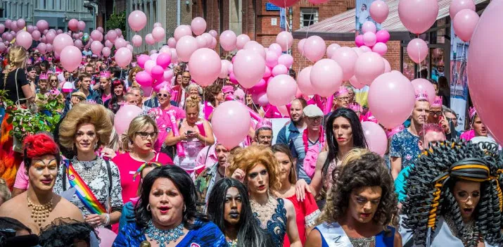 roze maandag op tilburgse kermis