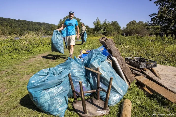 ruim 130 000 kilo afval opgeruimd na wateroverlast in limburg