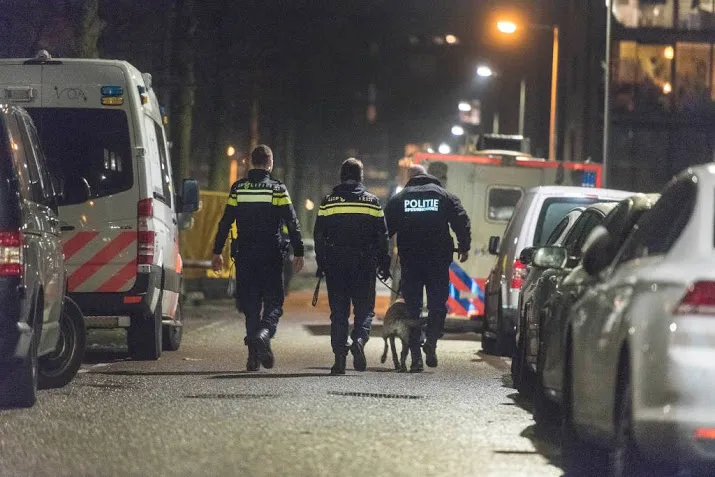 ruim 30 man politie op schietpartij buurthuis