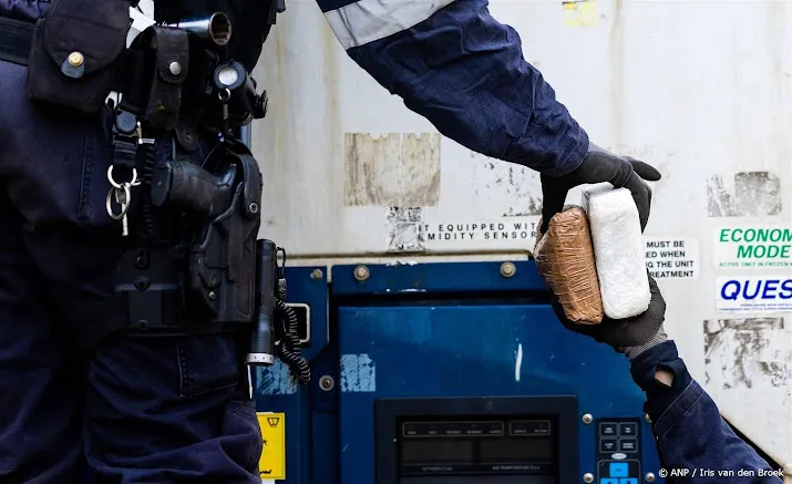ruim 3600 kilo cocaine gevonden in lading bananen in vlissingen
