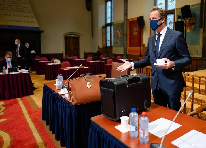ruime meerderheid eerste kamer stemt in met coronawet