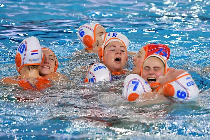 ruime zege waterpolosters op griekenland