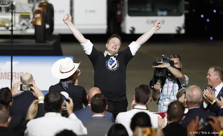 ruimtevaartbedrijf spacex is 44 miljard dollar waard