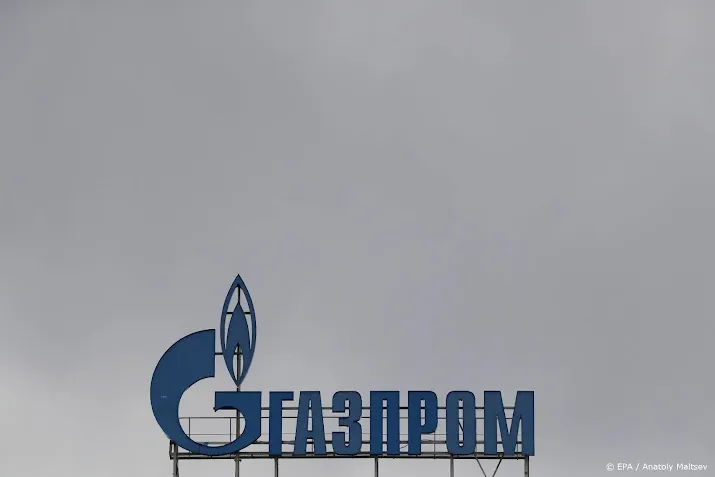 rusland helft van klanten gazprom heeft roebelrekening geopend