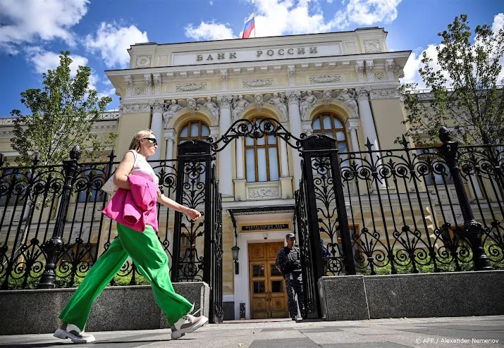 russische centrale bank vreest sterke inflatie en verhoogt rente