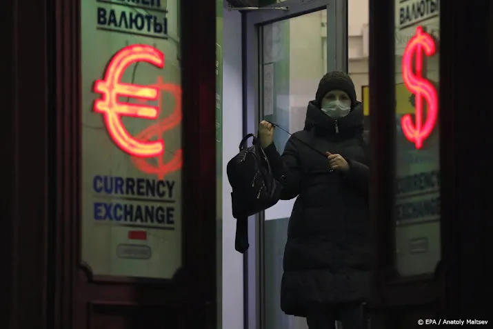 russische munt in vrije val na het ingaan van nieuwste sancties