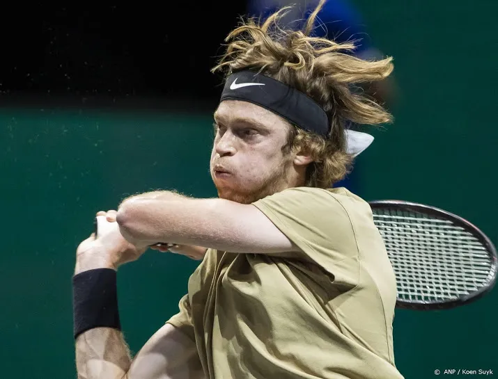 russische tennisser roeblev pakt titel in rotterdam